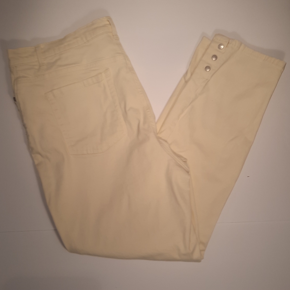 Gloria Vanderbilt Pastel Yellow Stretch Jeans with Button Detail